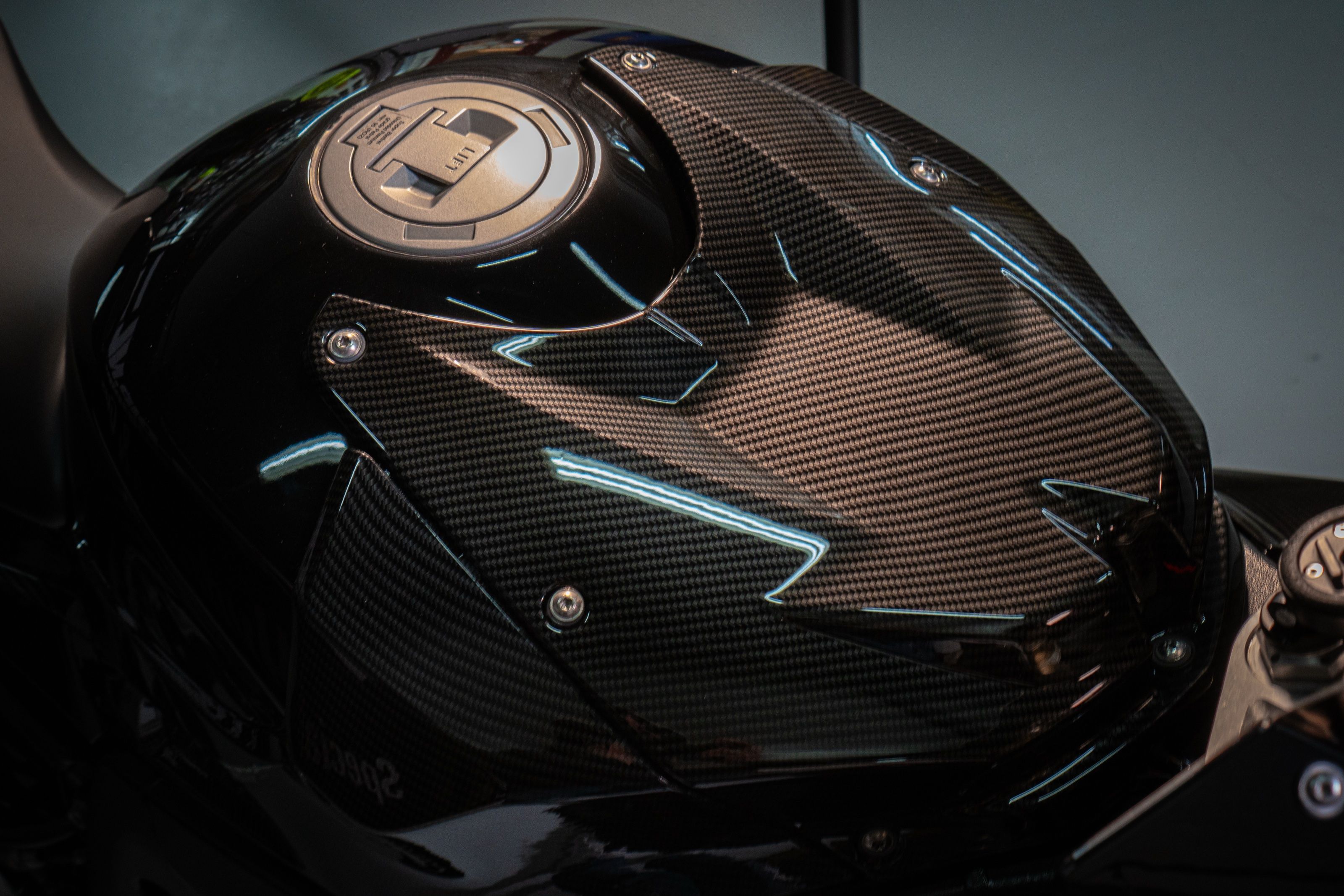 Tank in carbon hydrodip