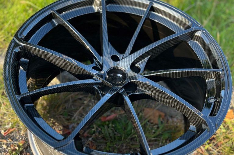 Velg gedipt in carbonprint, de spaken van dichtbij