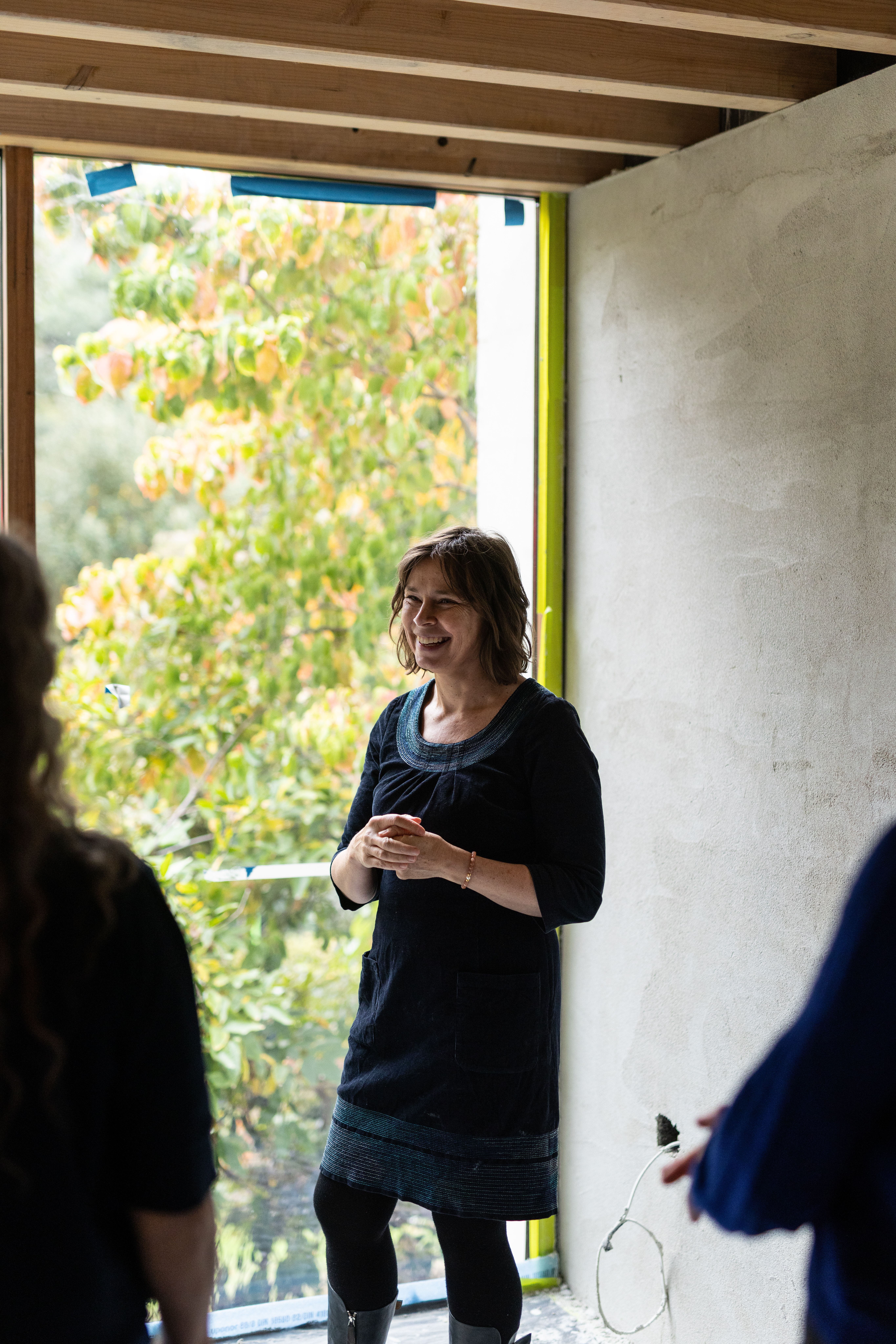 a smiling photo of Minky, a woman with short brown hair in the South Hobart Garden Studio | trauma-focused therapy in Nipaluna/Hobart | Tempo Therapy and Consulting