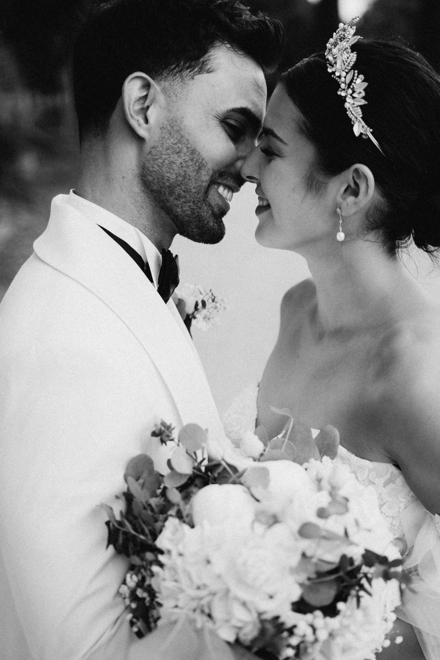 Close portrait of the couple forehead to forehead, in black and white