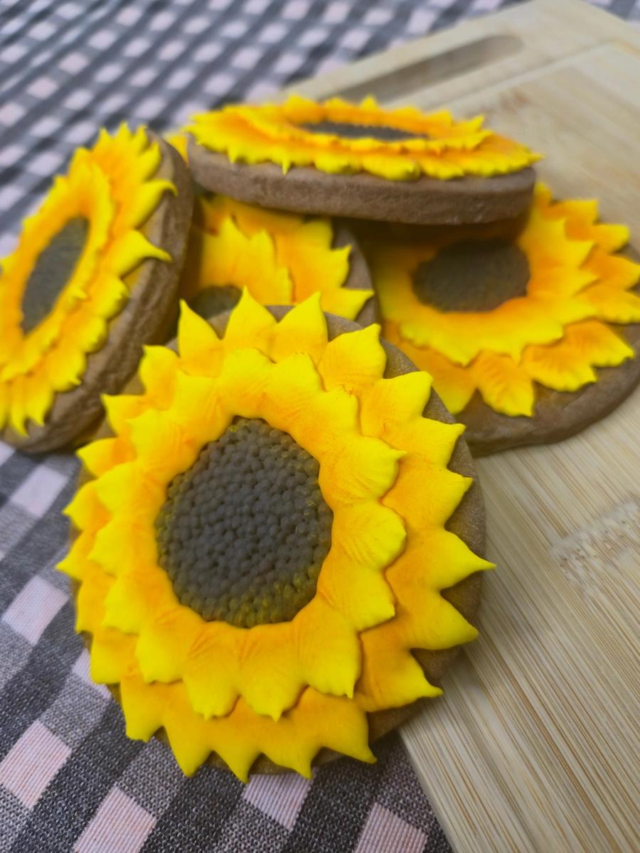 Bolachas Personalizadas - Girassóis - Bolos de aniversário no Porto | Bento Cakes, Cake Design, Bolachas e Cupcakes | Porto | Sahri Dessert Art