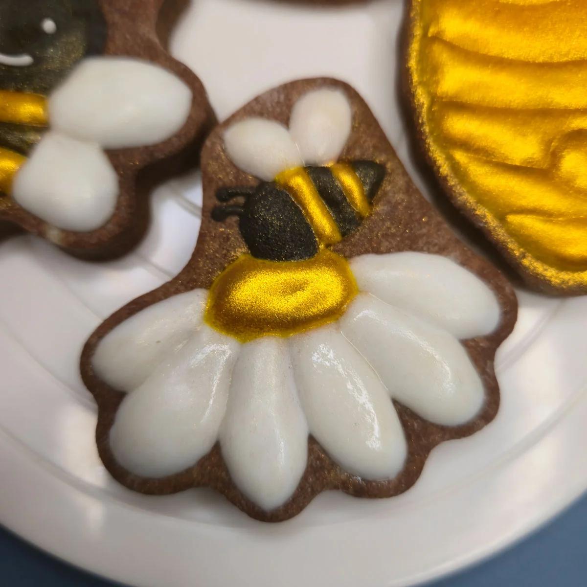 Bolachas Personalizadas - Abelhas - Bolos de aniversário no Porto | Bento Cakes, Cake Design, Bolachas e Cupcakes | Porto | Sahri Dessert Art