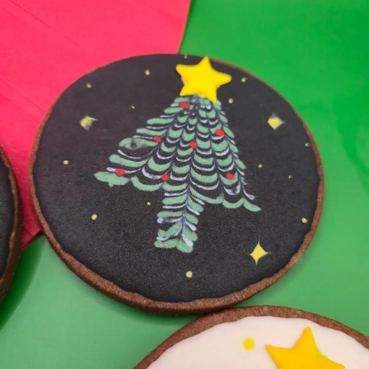 Bolachas Personalizadas - Árvore e Coroa de Natal - Bolos de aniversário no Porto | Bento Cakes, Cake Design, Bolachas e Cupcakes | Porto | Sahri Dessert Art