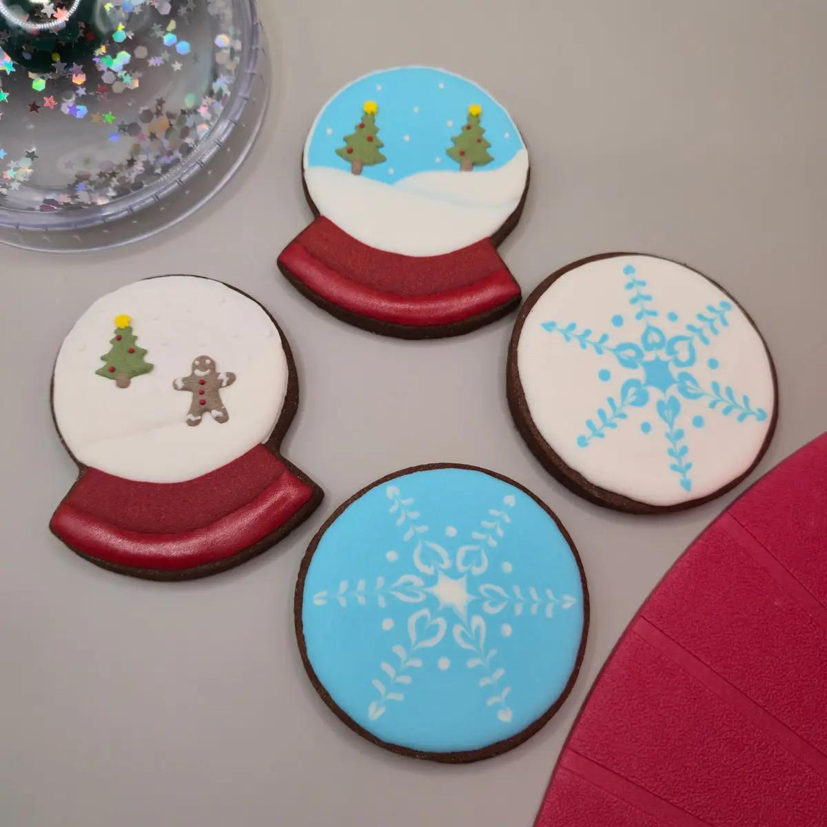 Bolachas Personalizadas - Natal - Globo de Neve - Bolos de aniversário no Porto | Bento Cakes, Cake Design, Bolachas e Cupcakes | Porto | Sahri Dessert Art