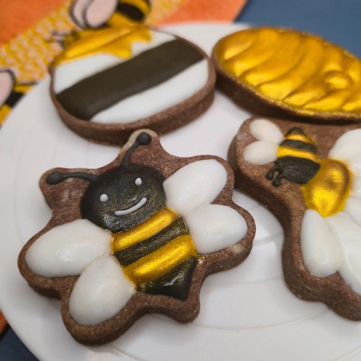 Bolachas Personalizadas - Abelhas - Bolos de aniversário no Porto | Bento Cakes, Cake Design, Bolachas e Cupcakes | Porto | Sahri Dessert Art