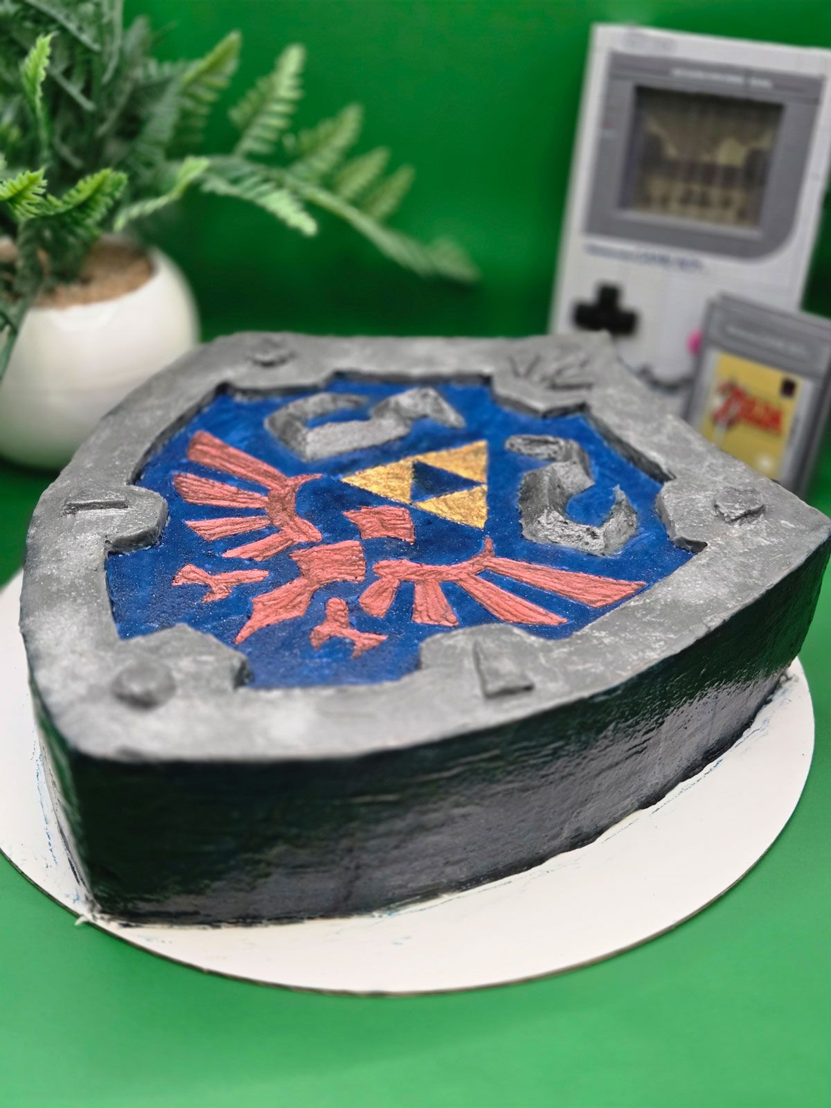 Bolo de Aniversário Geek - Legend of Zelda: Hylian Shield - Bolos de aniversário no Porto | Bento Cakes, Cake Design, Bolachas e Cupcakes | Porto | Sahri Dessert Art