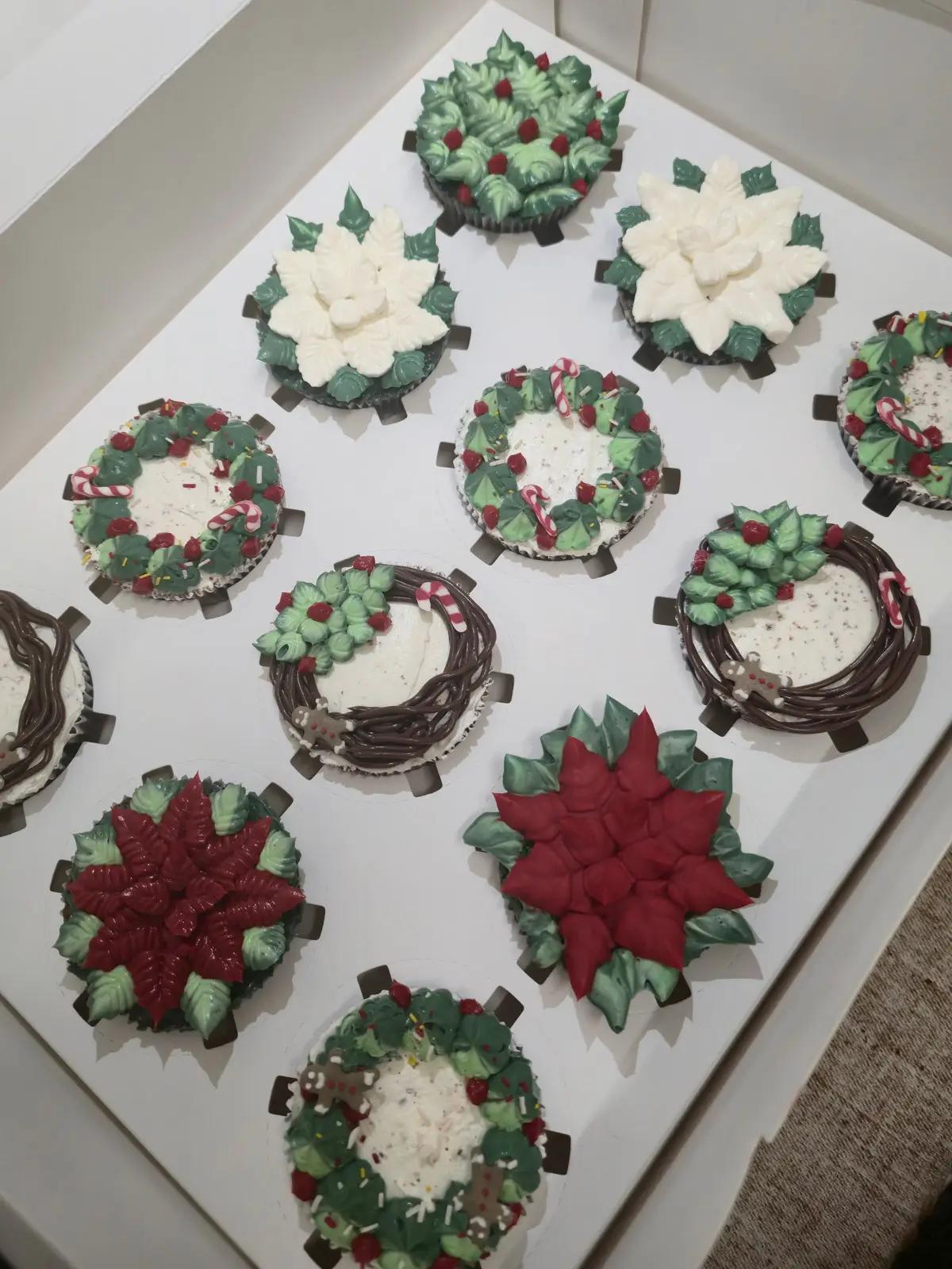 Cupcakes Personalizados de Natal - Bolos de aniversário no Porto | Bento Cakes, Cake Design, Bolachas e Cupcakes | Porto | Sahri Dessert Art