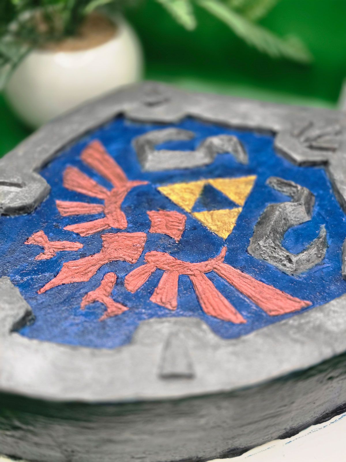 Bolo de Aniversário Geek - Legend of Zelda: Hylian Shield - Bolos de aniversário no Porto | Bento Cakes, Cake Design, Bolachas e Cupcakes | Porto | Sahri Dessert Art