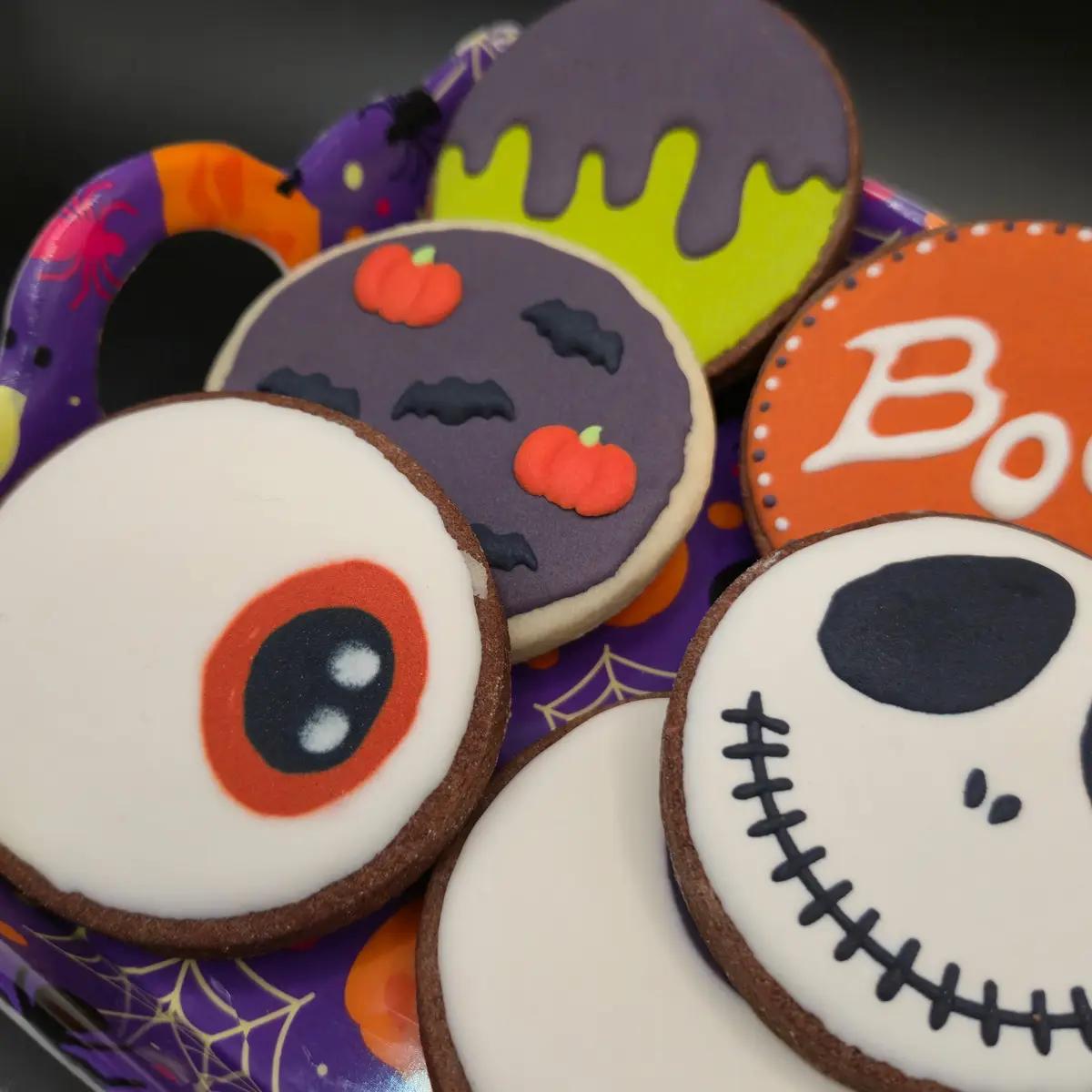 Bolachas Geek Personalizadas - Halloween - Variado - Bolos de aniversário no Porto | Bento Cakes, Cake Design, Bolachas e Cupcakes | Porto | Sahri Dessert Art