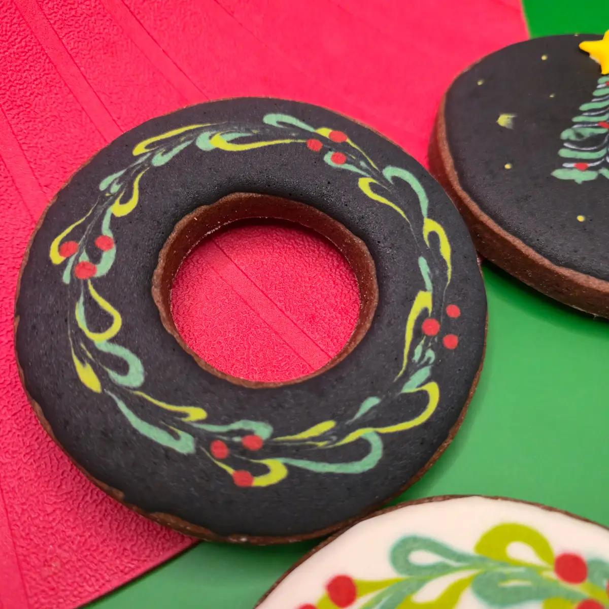 Bolachas Personalizadas - Árvore e Coroa de Natal - Bolos de aniversário no Porto | Bento Cakes, Cake Design, Bolachas e Cupcakes | Porto | Sahri Dessert Art