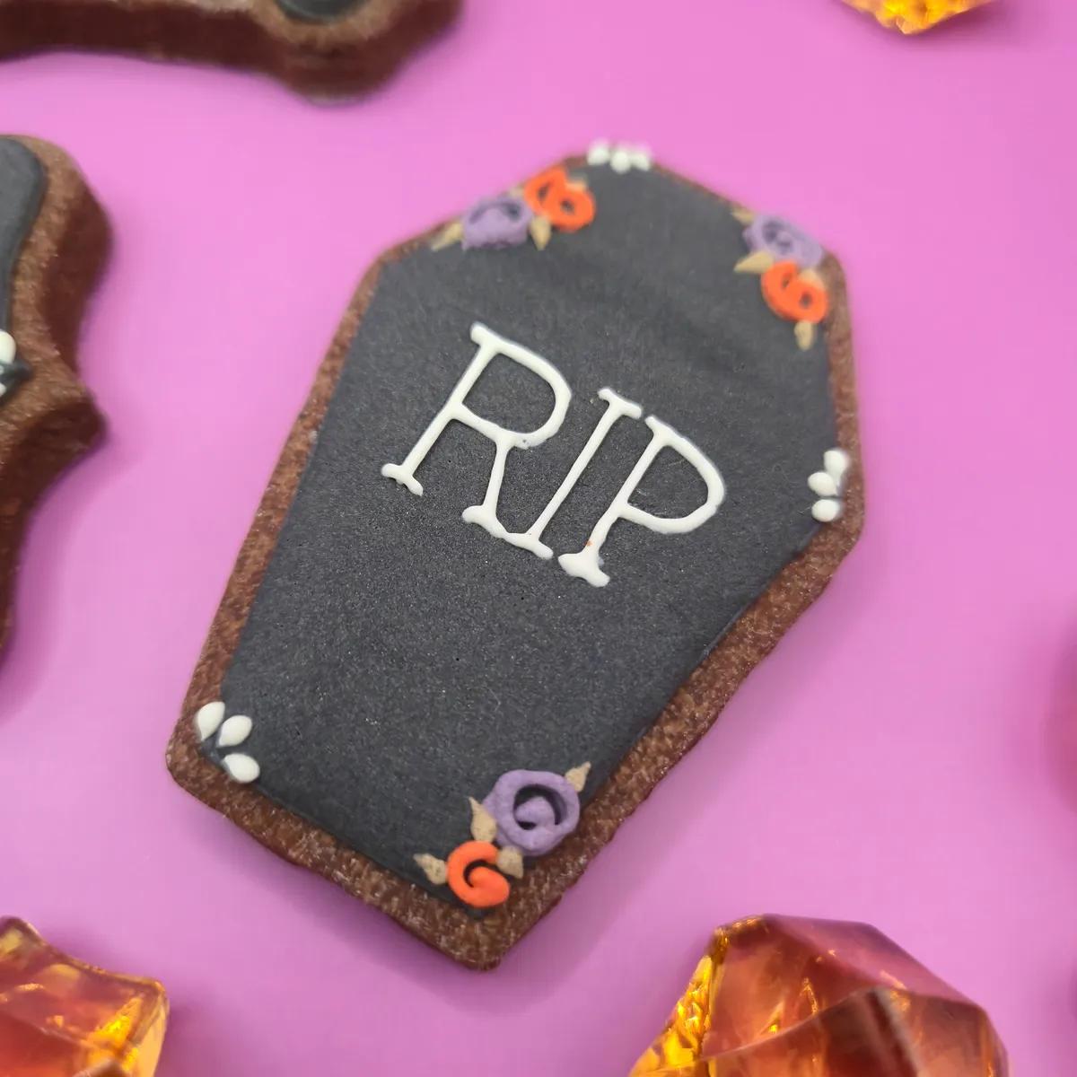 Bolachas Geek Personalizadas - Halloween - Gótico - Bolos de aniversário no Porto | Bento Cakes, Cake Design, Bolachas e Cupcakes | Porto | Sahri Dessert Art