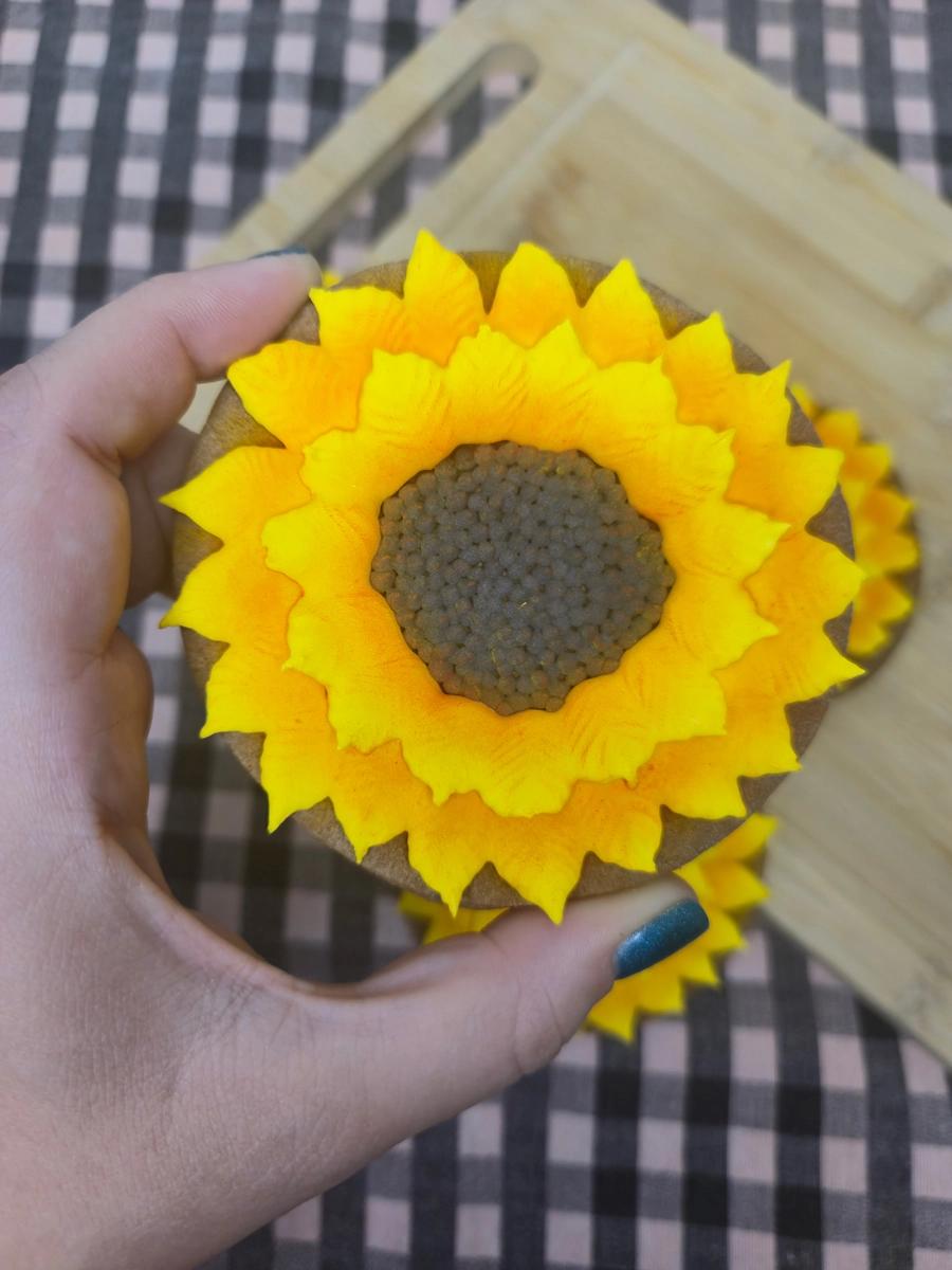 Bolachas Personalizadas - Girassóis - Bolos de aniversário no Porto | Bento Cakes, Cake Design, Bolachas e Cupcakes | Porto | Sahri Dessert Art