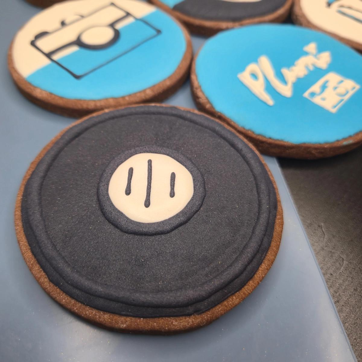 Bolachas Personalizadas - Branding - Plumi - Bolos de aniversário no Porto | Bento Cakes, Cake Design, Bolachas e Cupcakes | Porto | Sahri Dessert Art