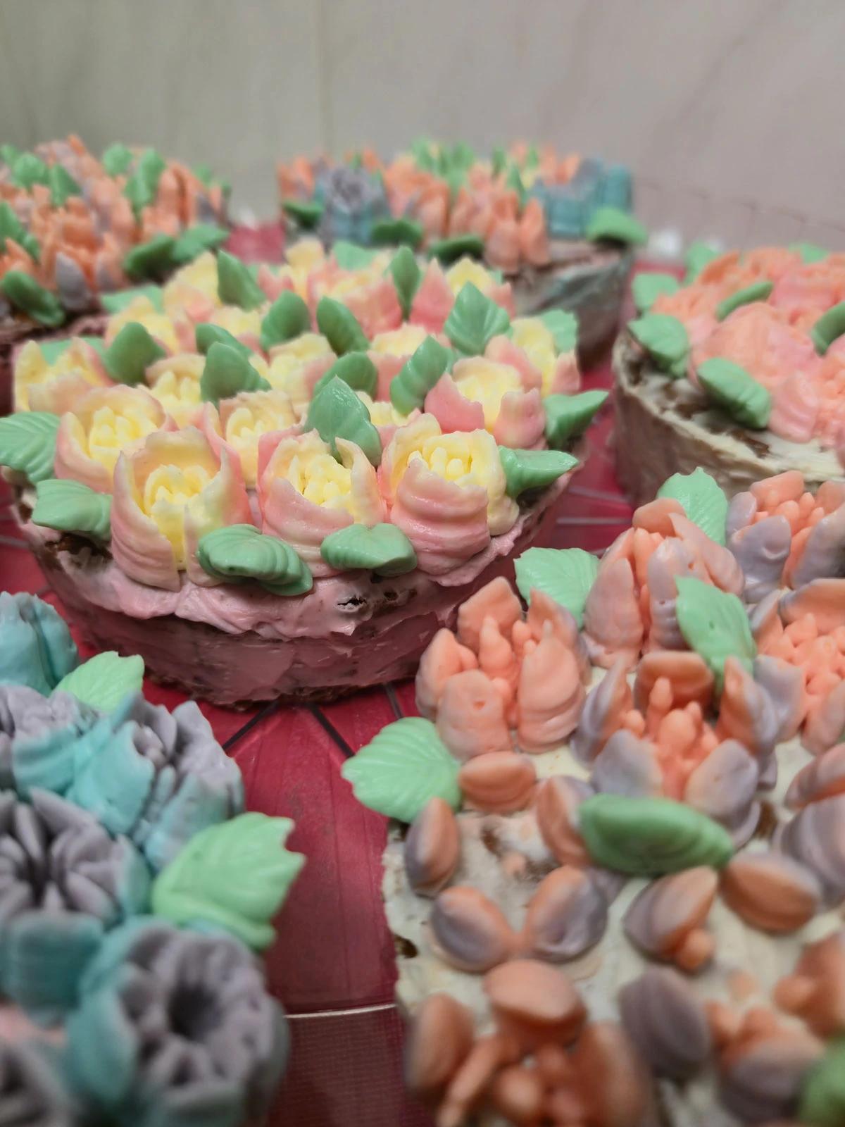 Bento Cake Personalizado - Flores 3D - Bolos de aniversário no Porto | Bento Cakes, Cake Design, Bolachas e Cupcakes | Porto | Sahri Dessert Art