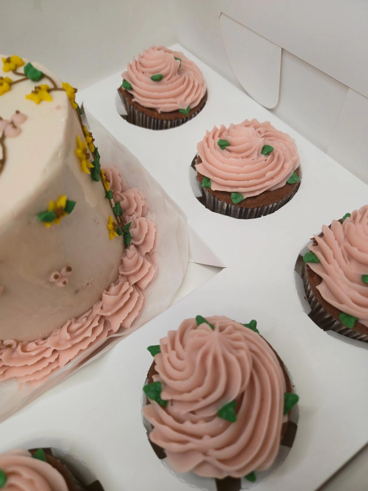 Cupcakes Personalizados - Floral - Bolos de aniversário no Porto | Bento Cakes, Cake Design, Bolachas e Cupcakes | Porto | Sahri Dessert Art