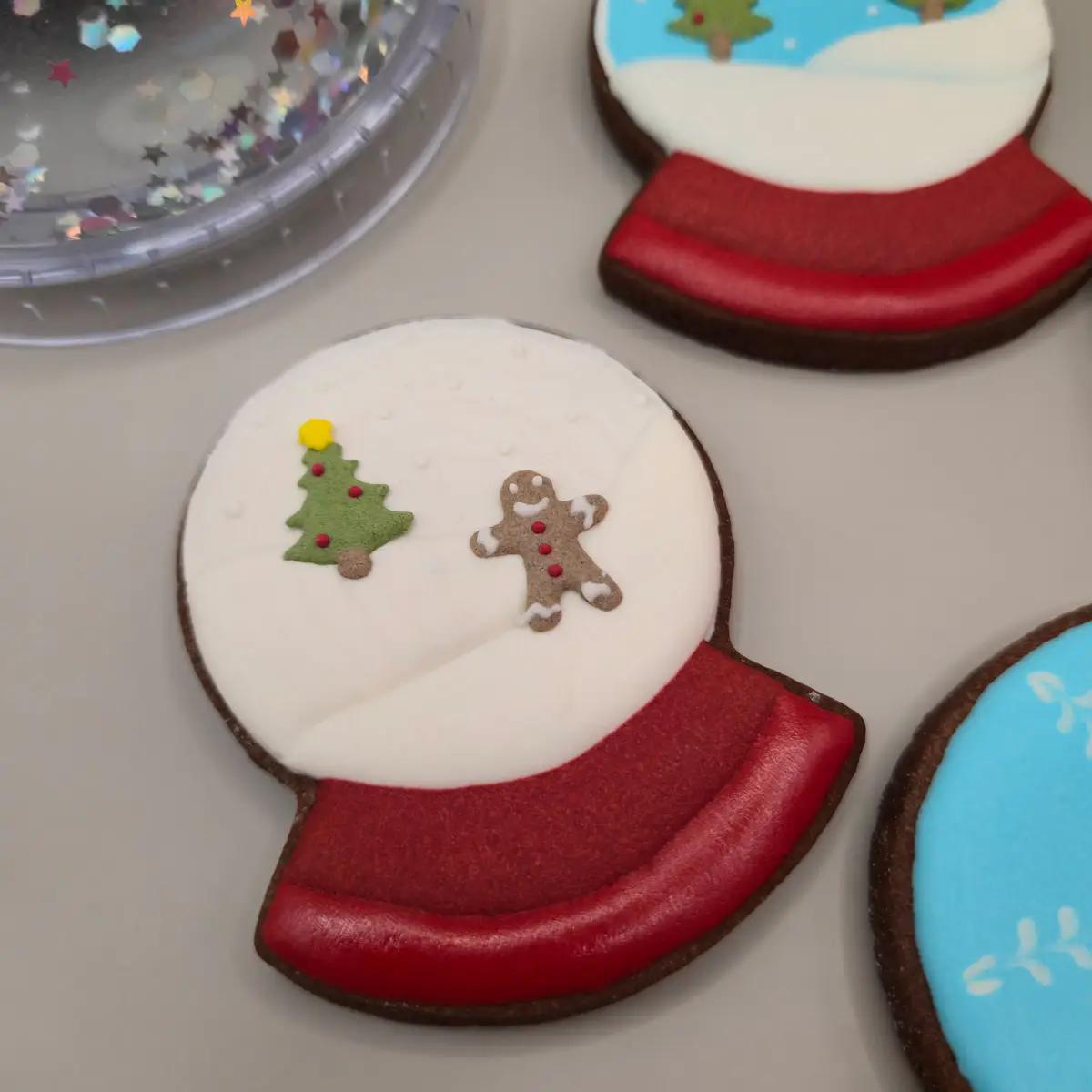 Bolachas Personalizadas - Natal - Globo de Neve - Bolos de aniversário no Porto | Bento Cakes, Cake Design, Bolachas e Cupcakes | Porto | Sahri Dessert Art