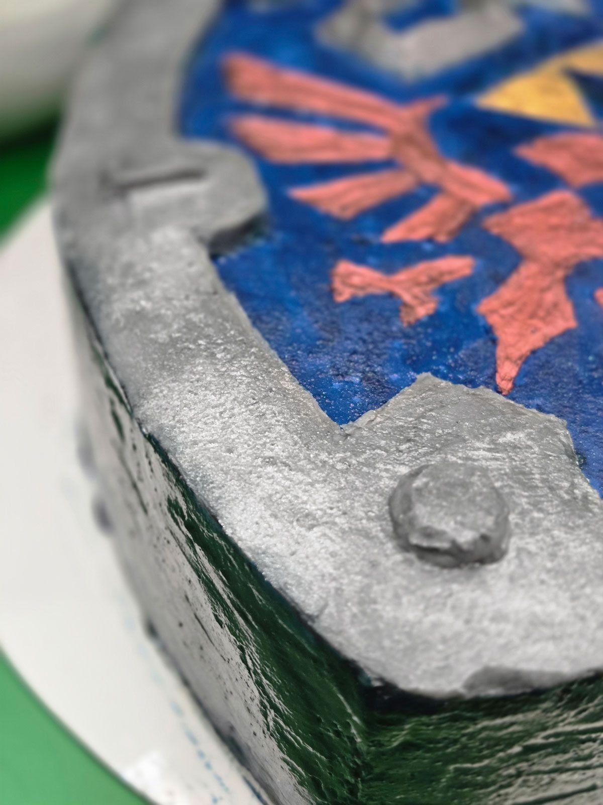 Bolo de Aniversário Geek - Legend of Zelda: Hylian Shield - Bolos de aniversário no Porto | Bento Cakes, Cake Design, Bolachas e Cupcakes | Porto | Sahri Dessert Art