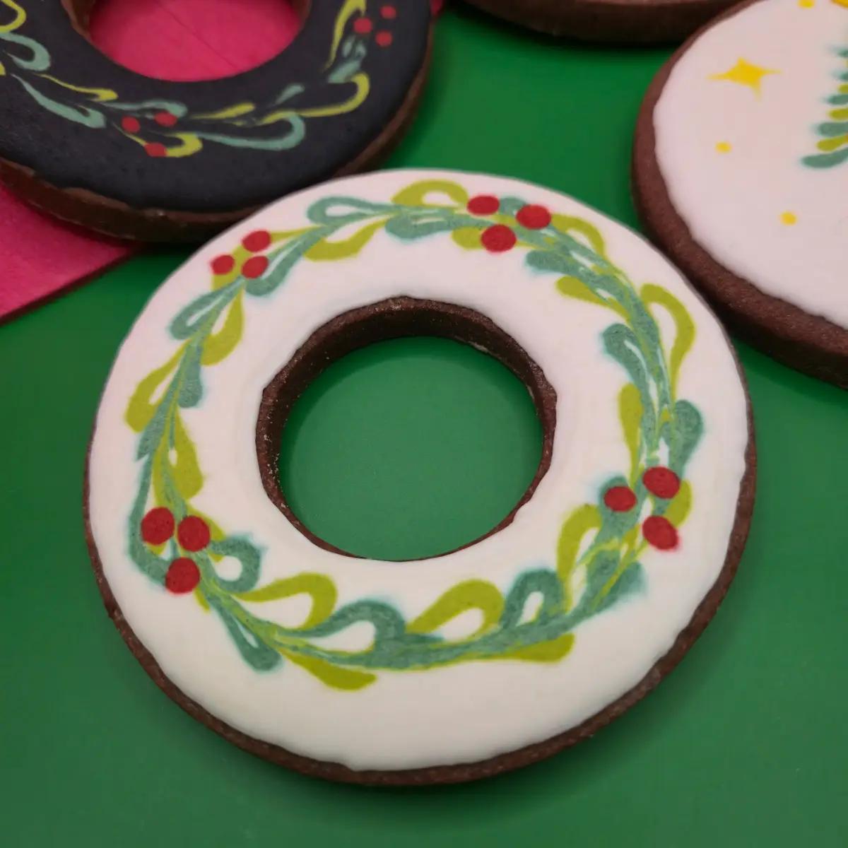 Bolachas Personalizadas - Árvore e Coroa de Natal - Bolos de aniversário no Porto | Bento Cakes, Cake Design, Bolachas e Cupcakes | Porto | Sahri Dessert Art