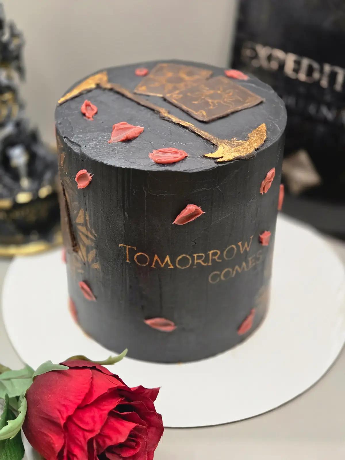 Bolo de Aniversário Geek Personalizado - Clair Obscur: Expedition 33 - Bolos de aniversário no Porto | Bento Cakes, Cake Design, Bolachas e Cupcakes | Porto | Sahri Dessert Art