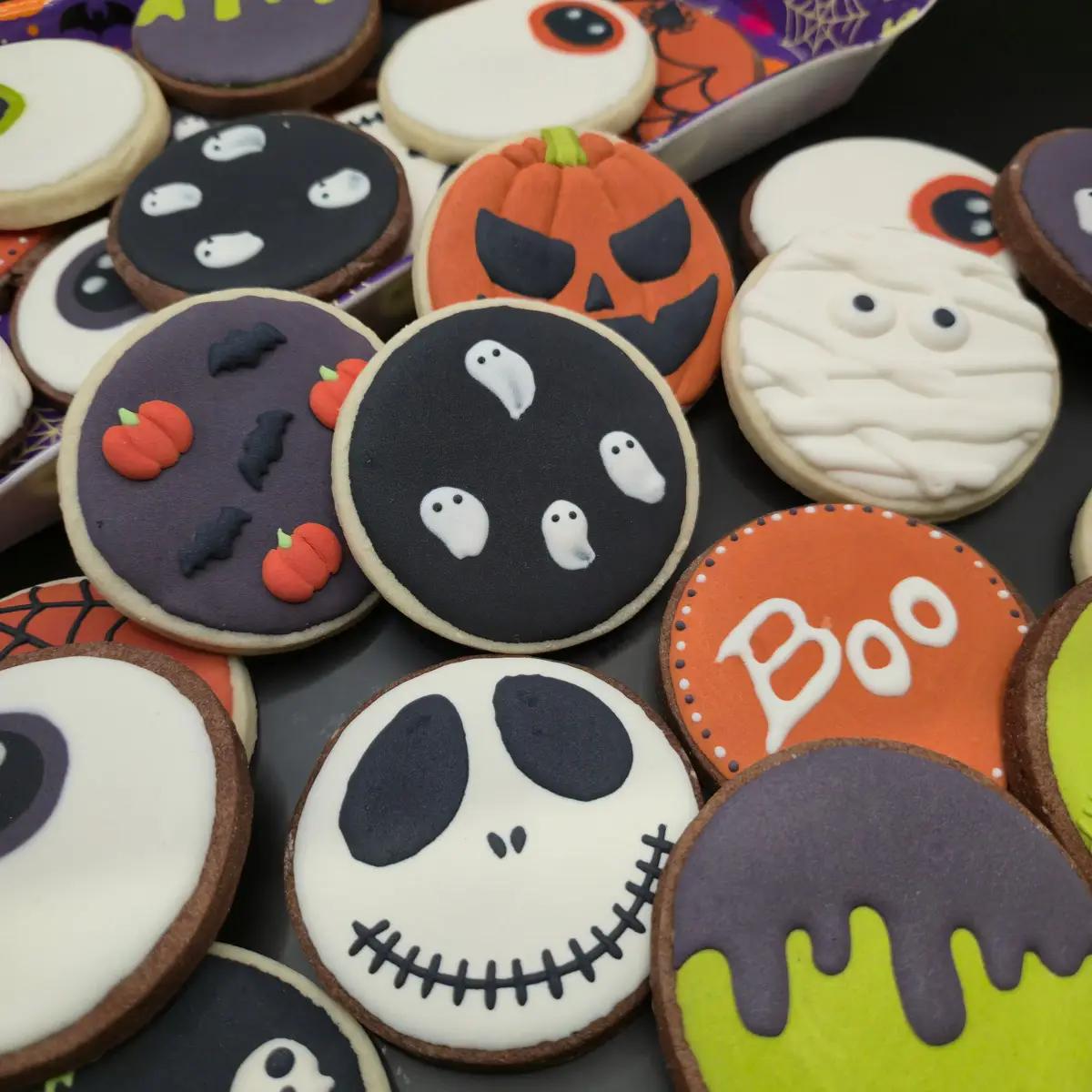 Bolachas Geek Personalizadas - Halloween - Variado - Bolos de aniversário no Porto | Bento Cakes, Cake Design, Bolachas e Cupcakes | Porto | Sahri Dessert Art