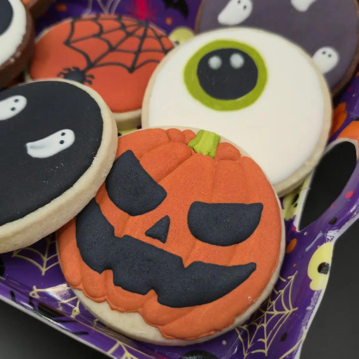 Bolachas Geek Personalizadas - Halloween - Variado - Bolos de aniversário no Porto | Bento Cakes, Cake Design, Bolachas e Cupcakes | Porto | Sahri Dessert Art