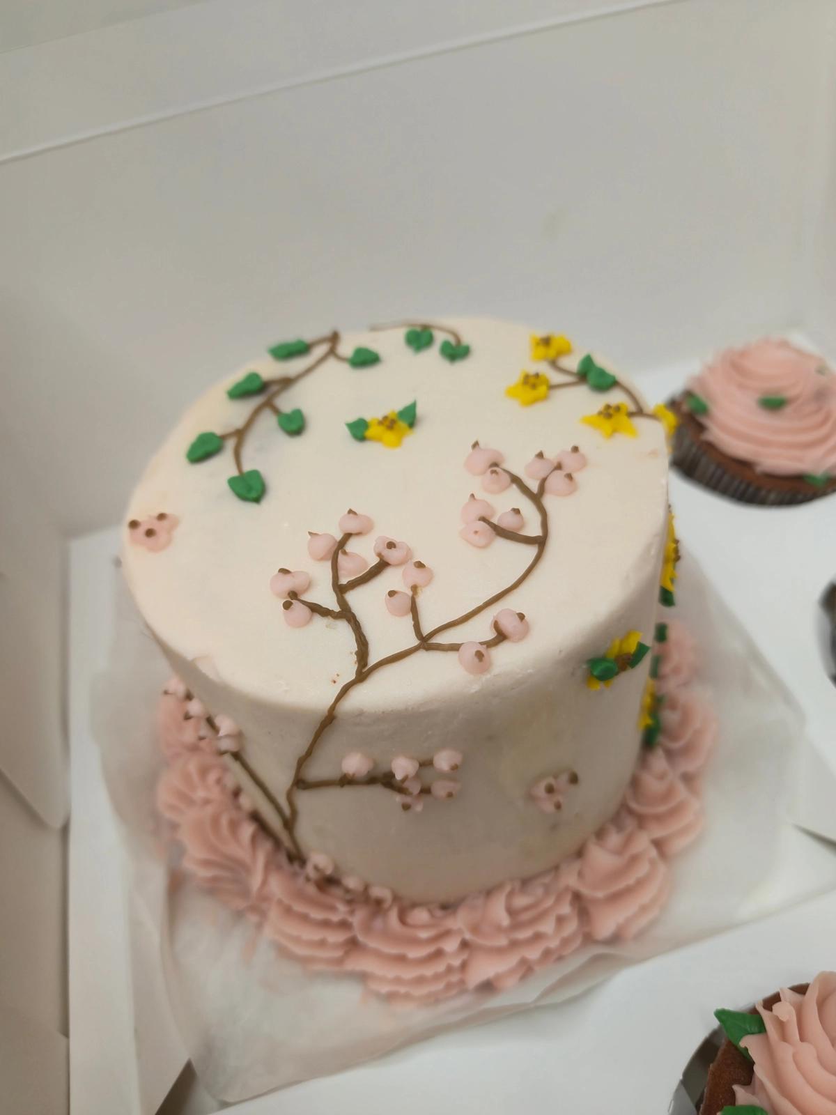 Bento Cake Personalizado - Floral - Bolos de aniversário no Porto | Bento Cakes, Cake Design, Bolachas e Cupcakes | Porto | Sahri Dessert Art