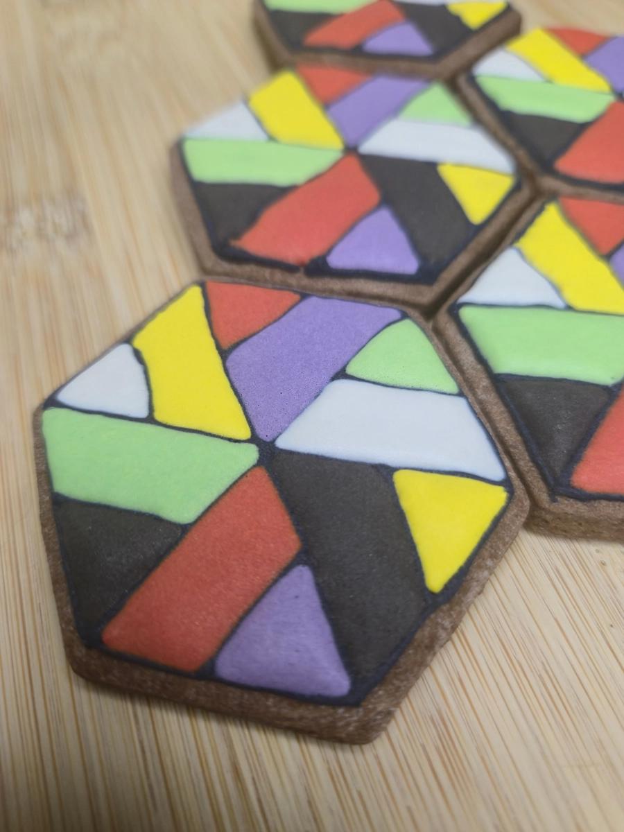 Bolachas Personalizadas - Design Geométrico - Bolos de aniversário no Porto | Bento Cakes, Cake Design, Bolachas e Cupcakes | Porto | Sahri Dessert Art