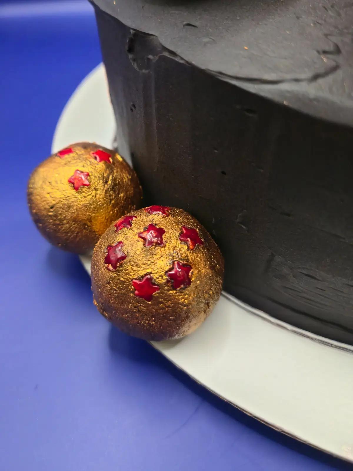 Bolo de Aniversário Geek Personalizado - Dragon Ball - Bolos de aniversário no Porto | Bento Cakes, Cake Design, Bolachas e Cupcakes | Porto | Sahri Dessert Art