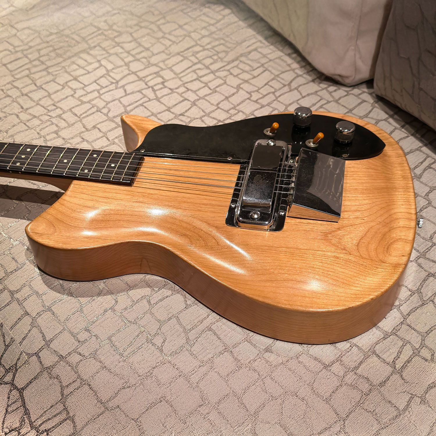 1958 Rickenbacker Combo 800 side