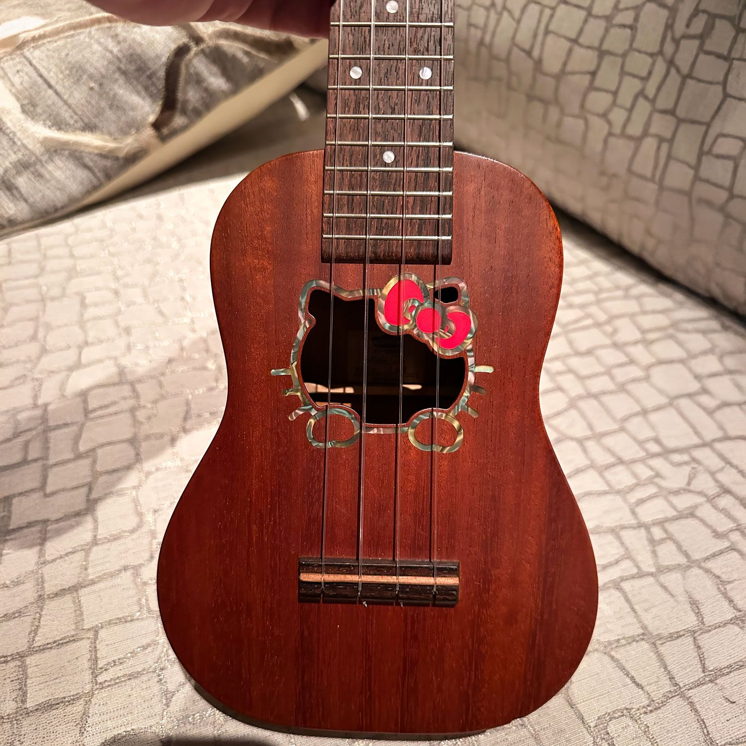 2010 Vox Japan VU33-HK Hello Kitty Ukulele body
