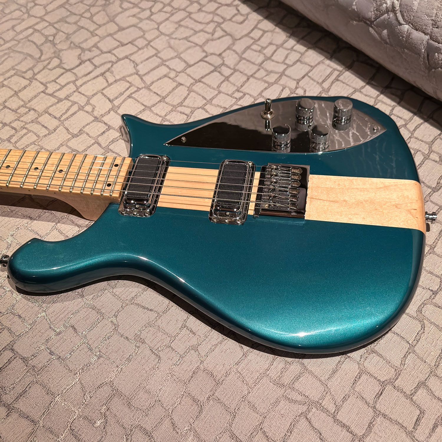 1997 Rickenbacker 650A side