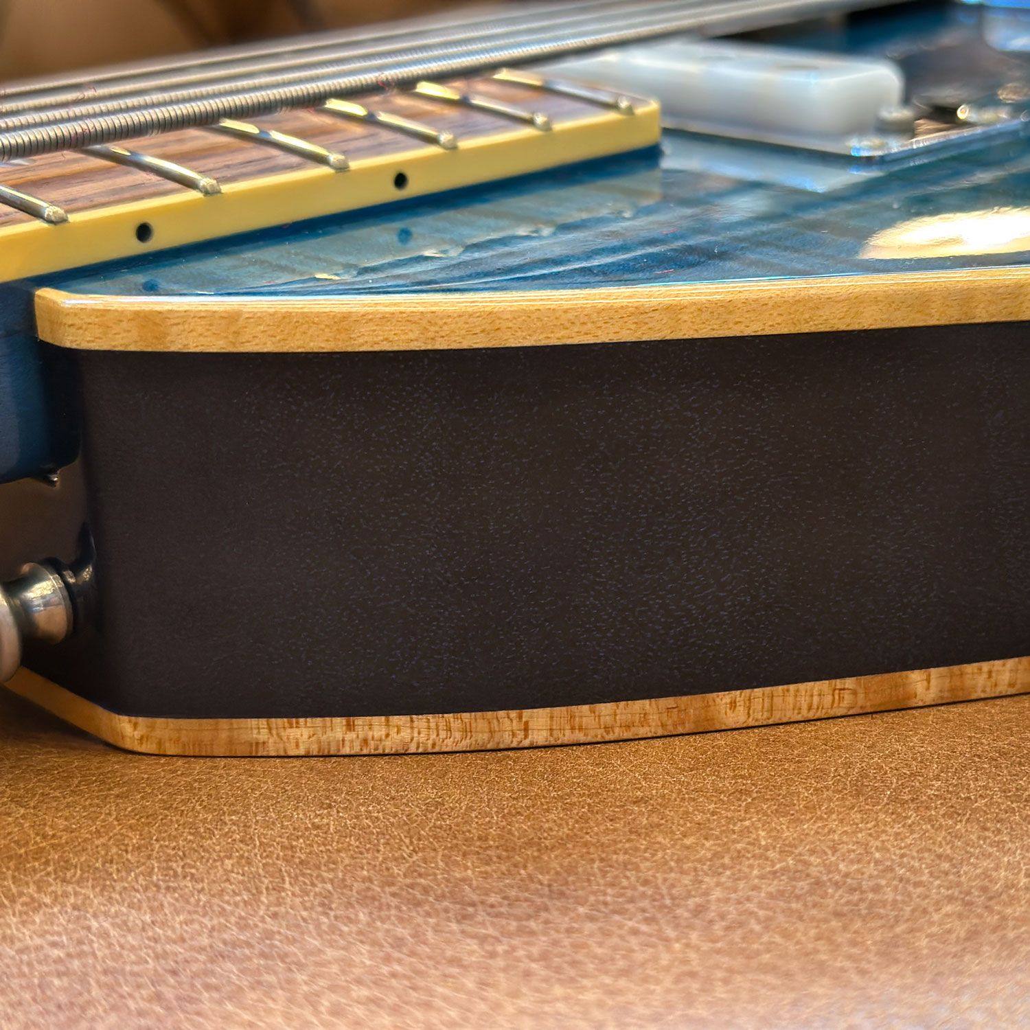 2008 Vox Japan VBW-2500 woodbinding