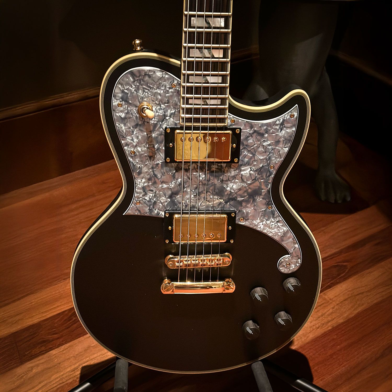 2018 D'Angelico Deluxe Atlantic Baritone body