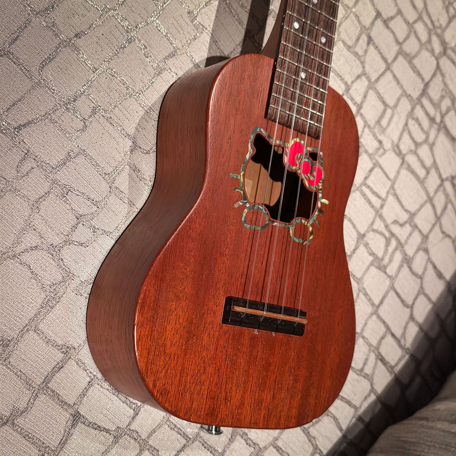 2010 Vox Japan VU33-HK Hello Kitty Ukulele side