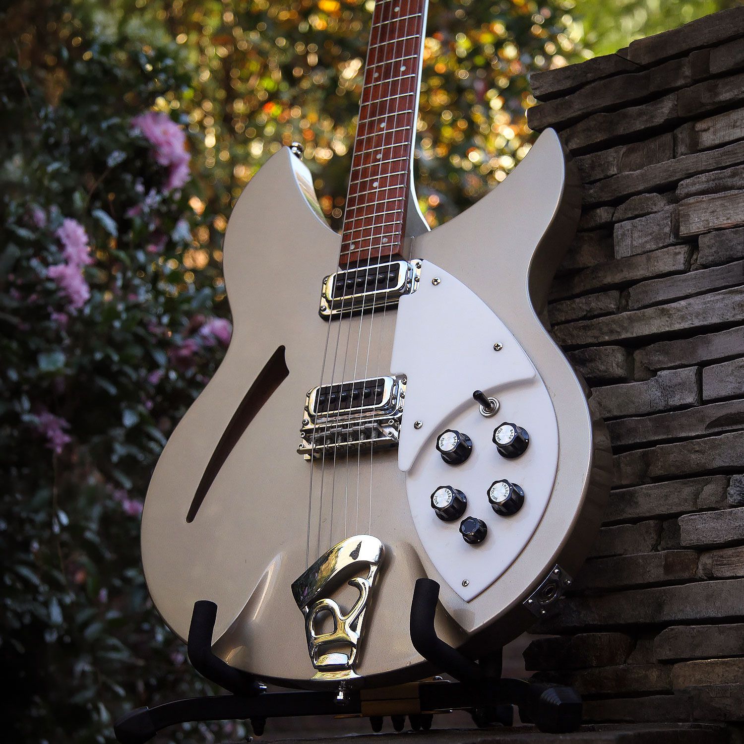 2001 Rickenbacker 330 side