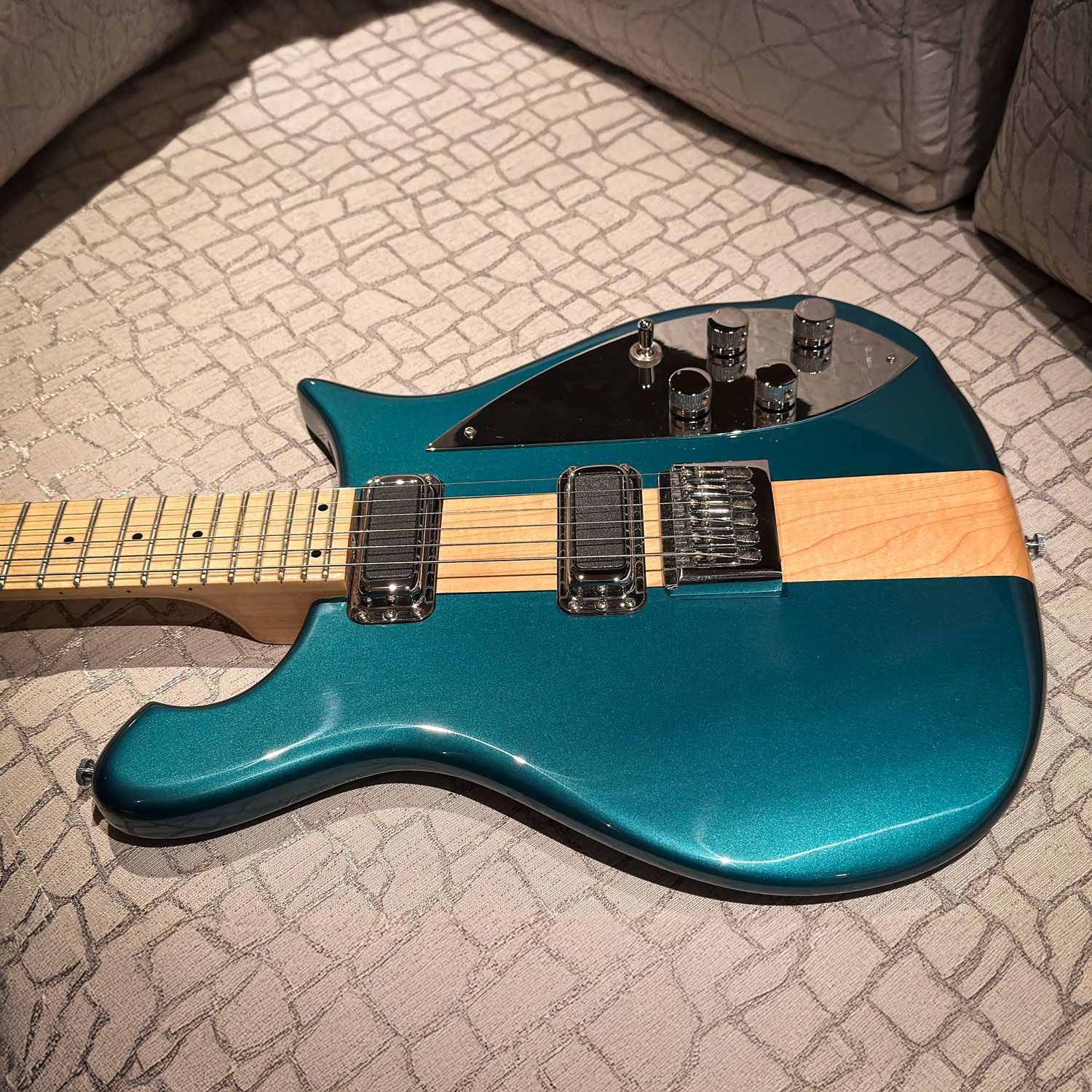 1993 Rickenbacker 650A side