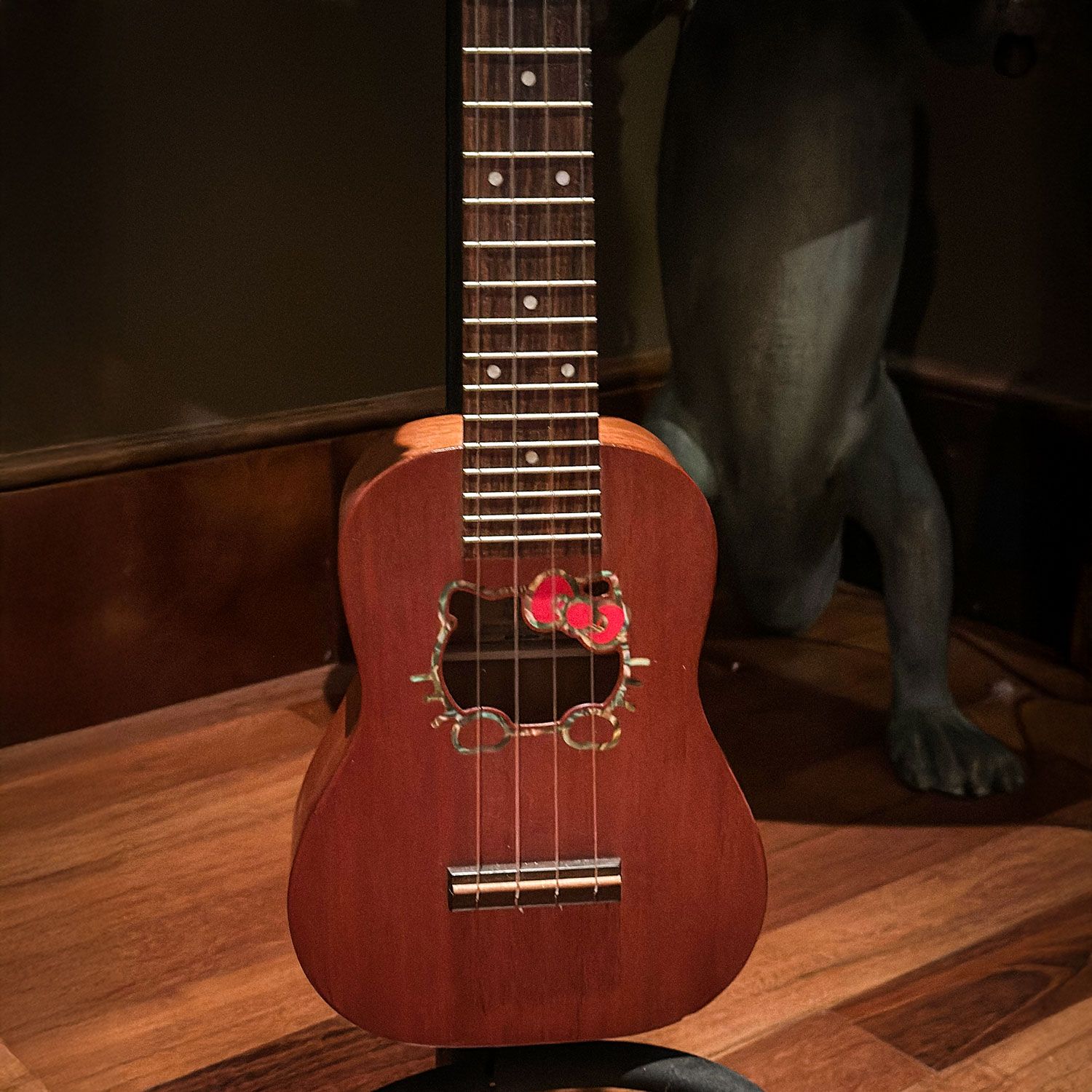 2010 Vox Japan VU33-HK Hello Kitty Ukulele body