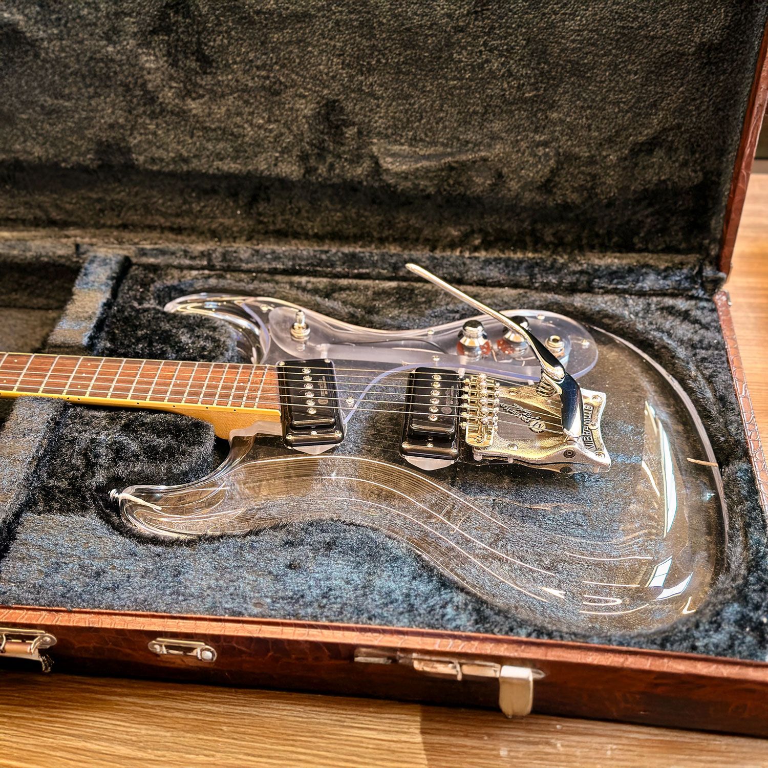 2000 Mosrite Mark I - 1965 'Crystal' case