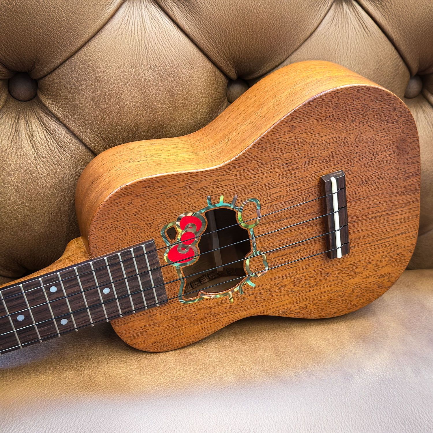 2010 Vox Japan VU33-HK Hello Kitty Ukulele  side