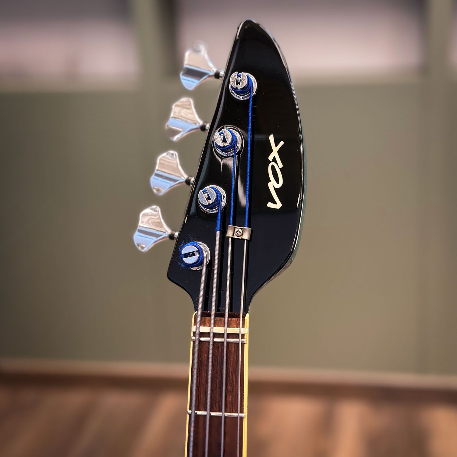 2008 Vox Japan VBW-2500 headstock