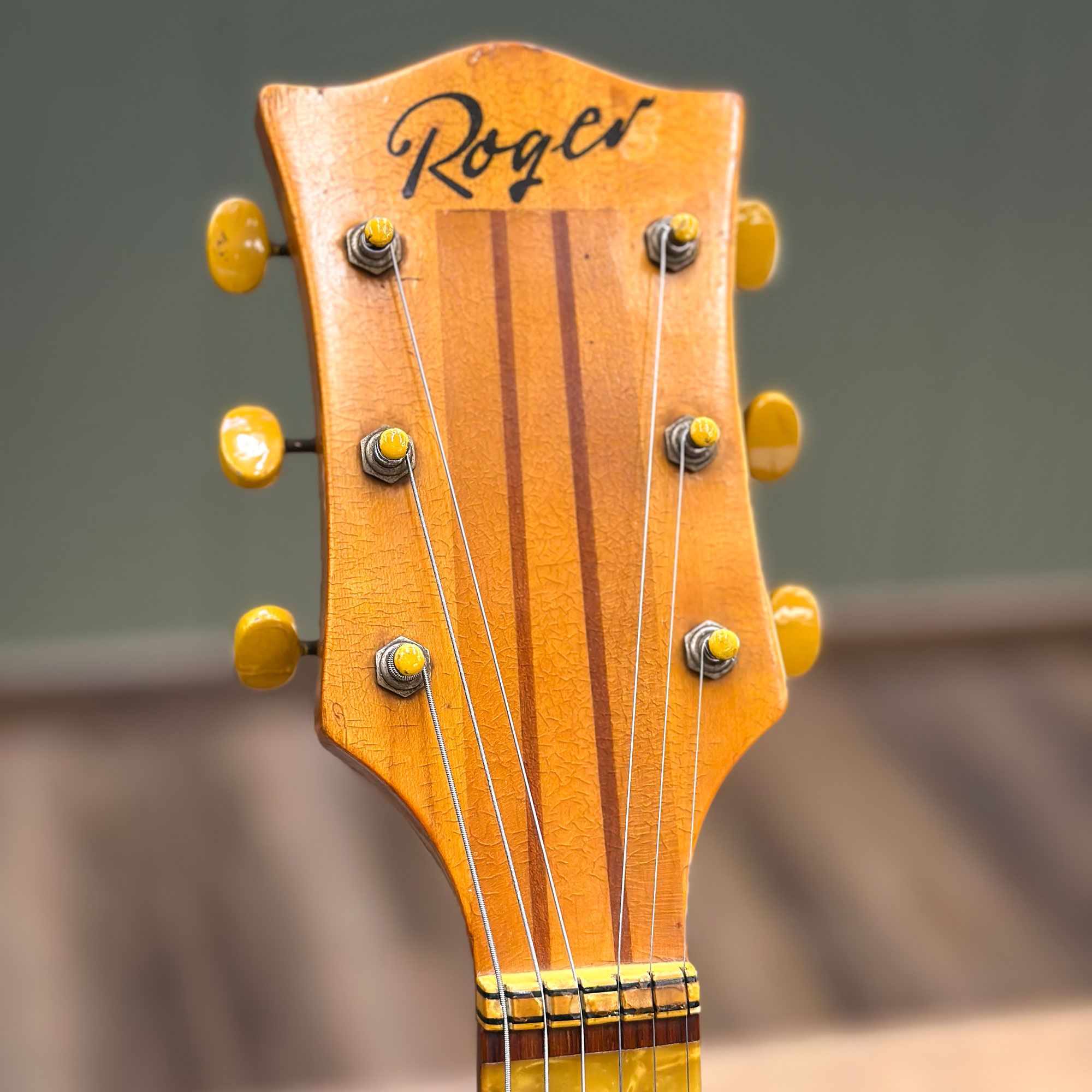1960(?) Roger Model 56 headstock
