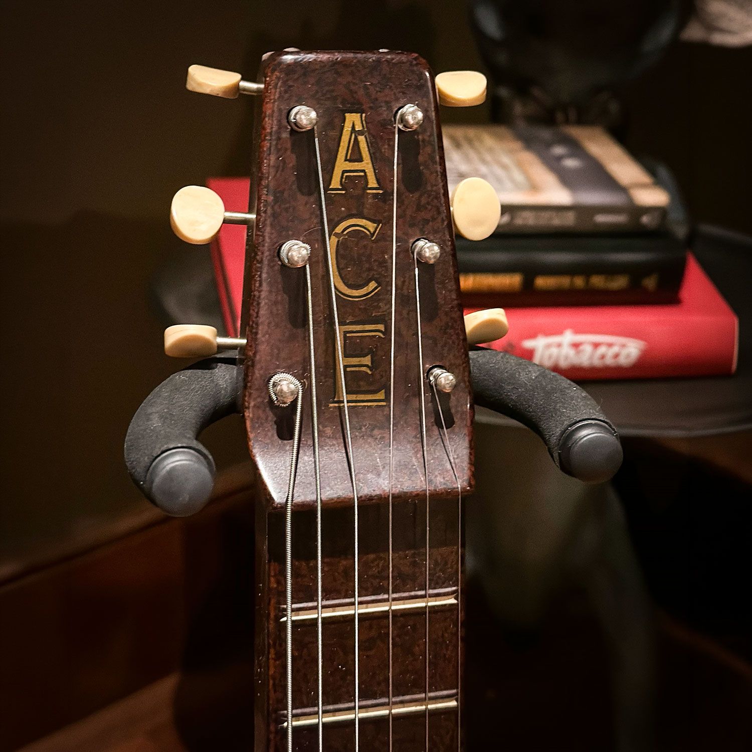 1948 Rickenbacher ACE Lapsteel headstock