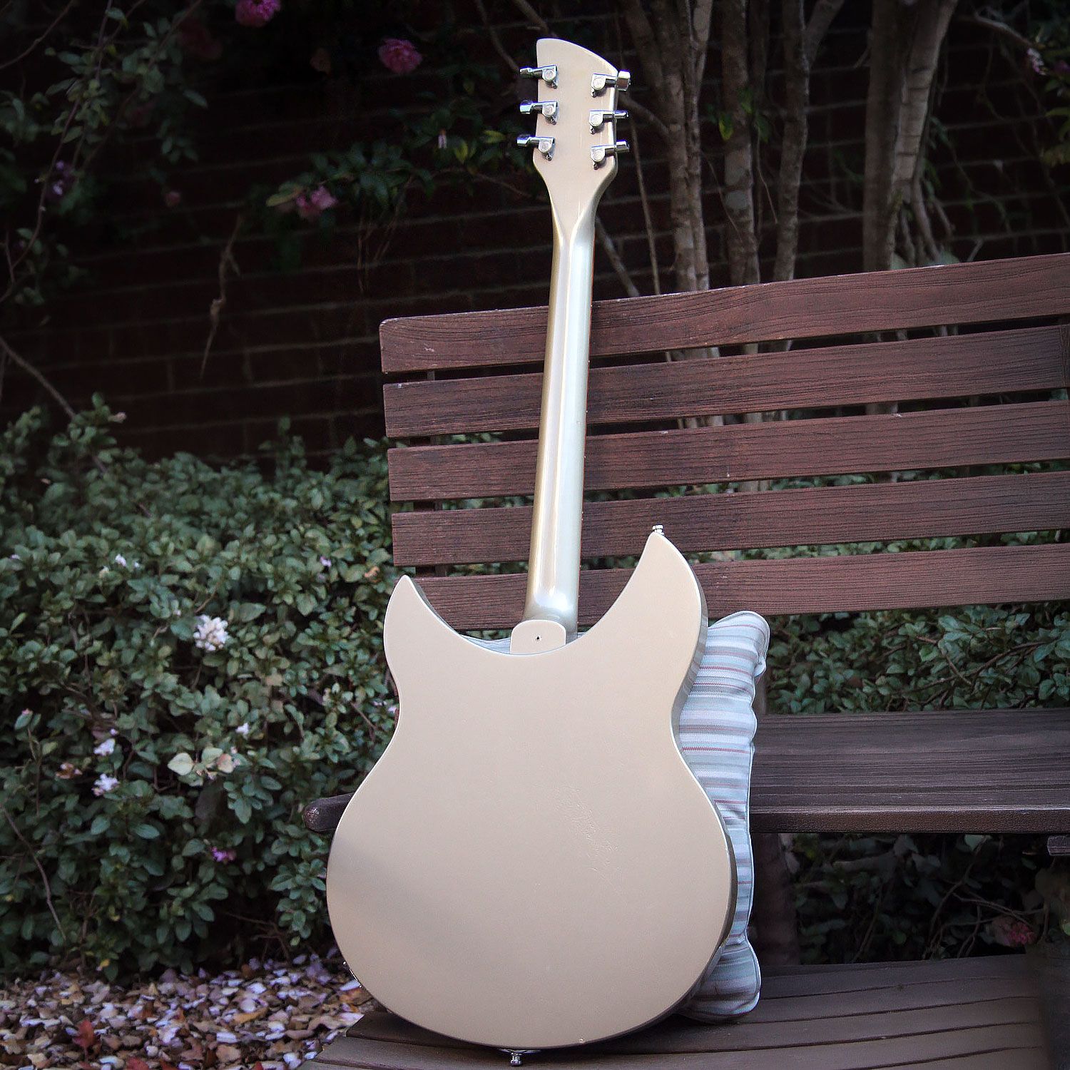 2001 Rickenbacker 330 back