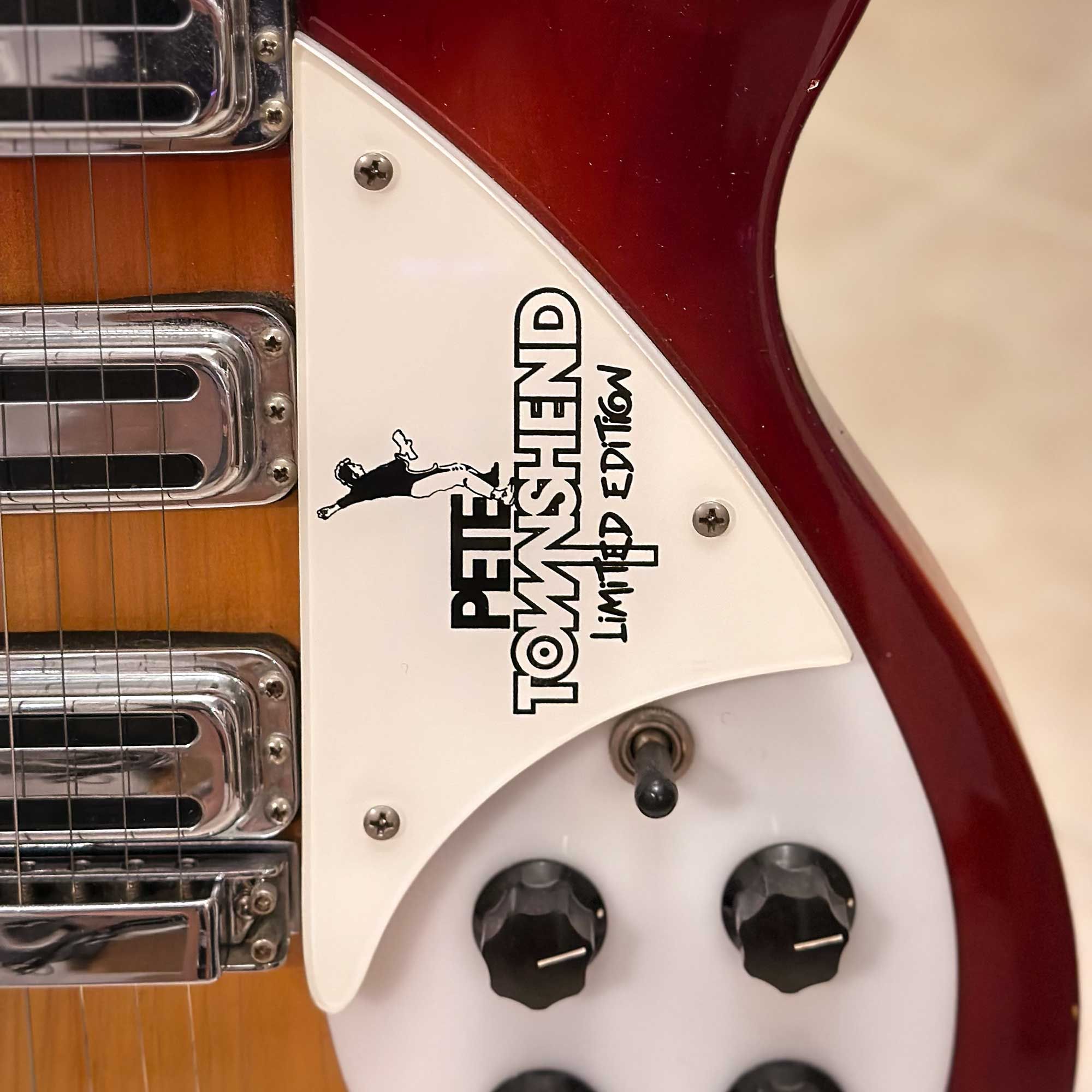 1987 Rickenbacker 1998PT guard