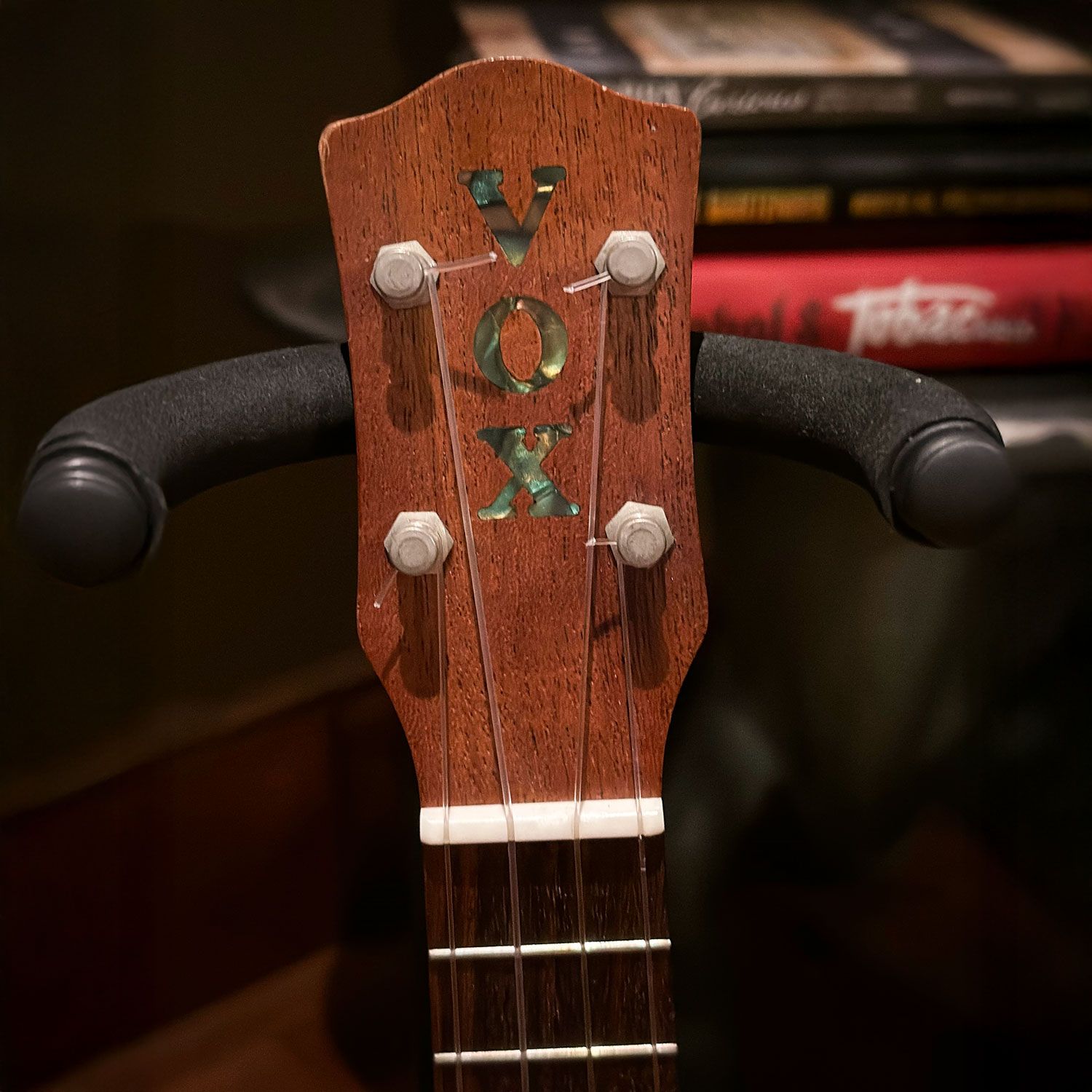 2010 Vox Japan VU33-HK Hello Kitty Ukulele headstock