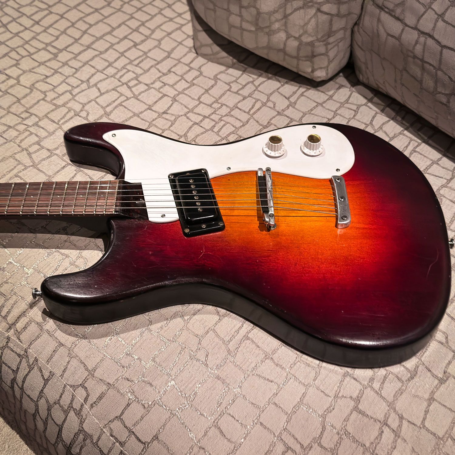 Mosrite Student side