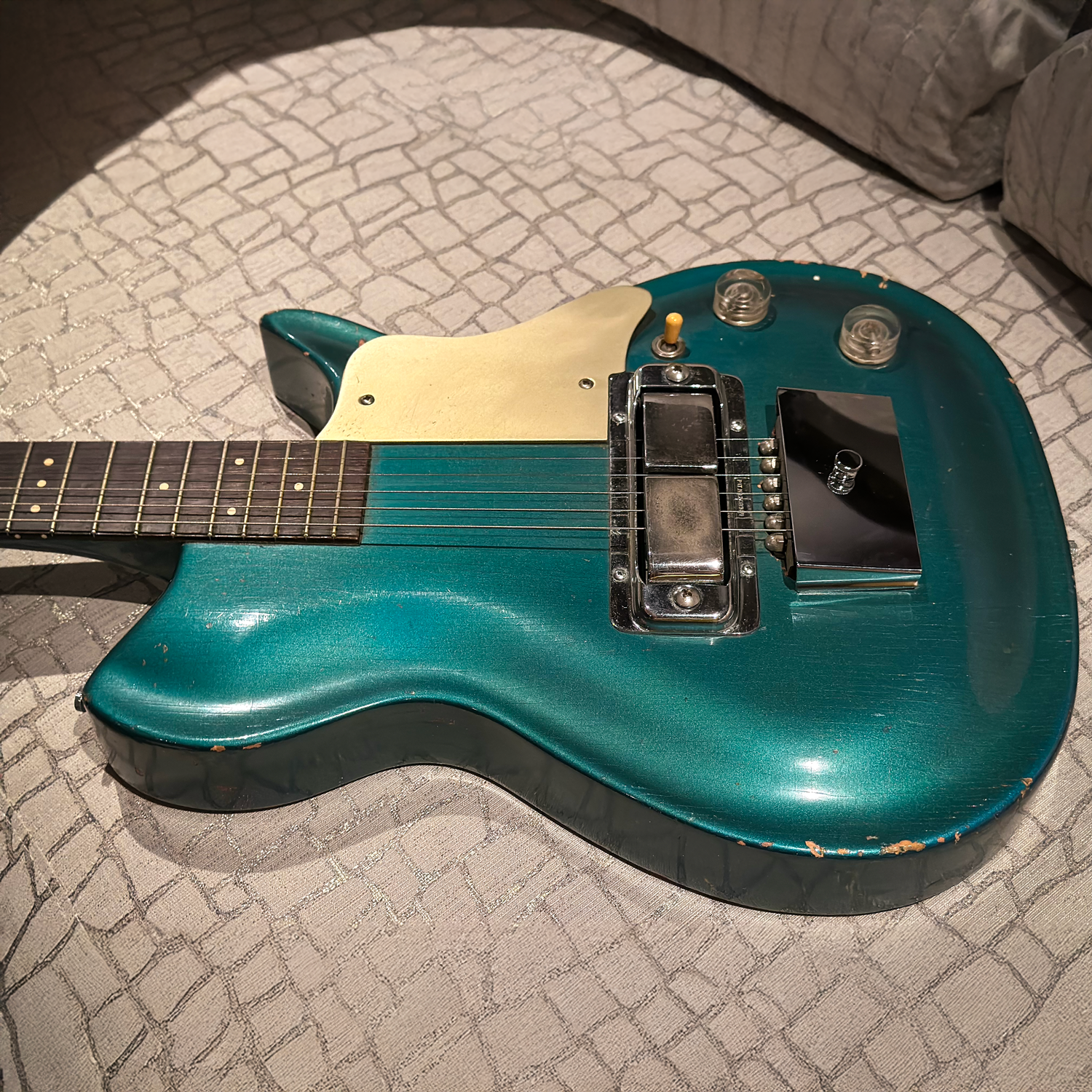 1954 Rickenbacker Combo 600 side