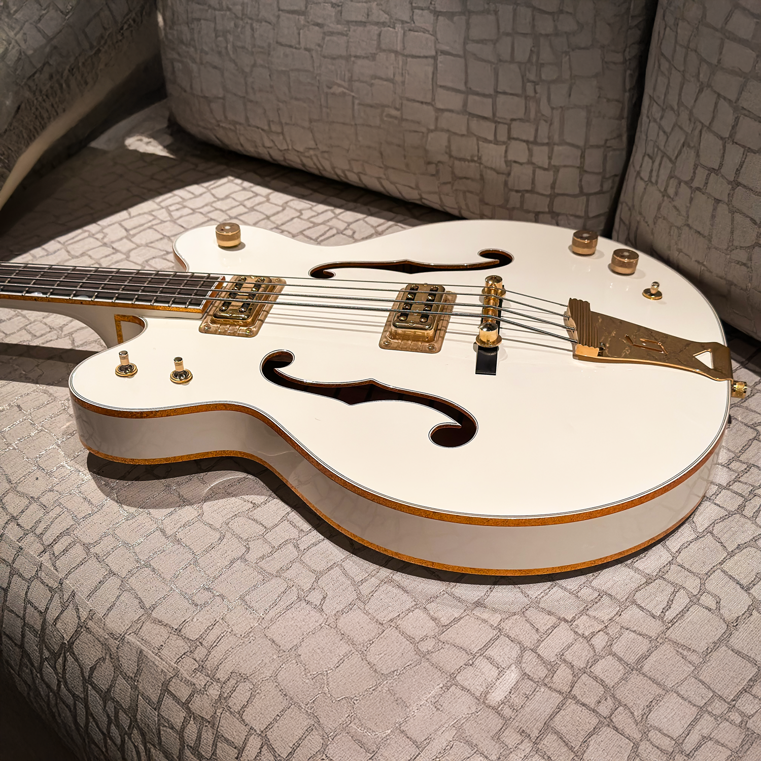 2011 Gretsch Japan White Falcon G6136LSB Bass side
