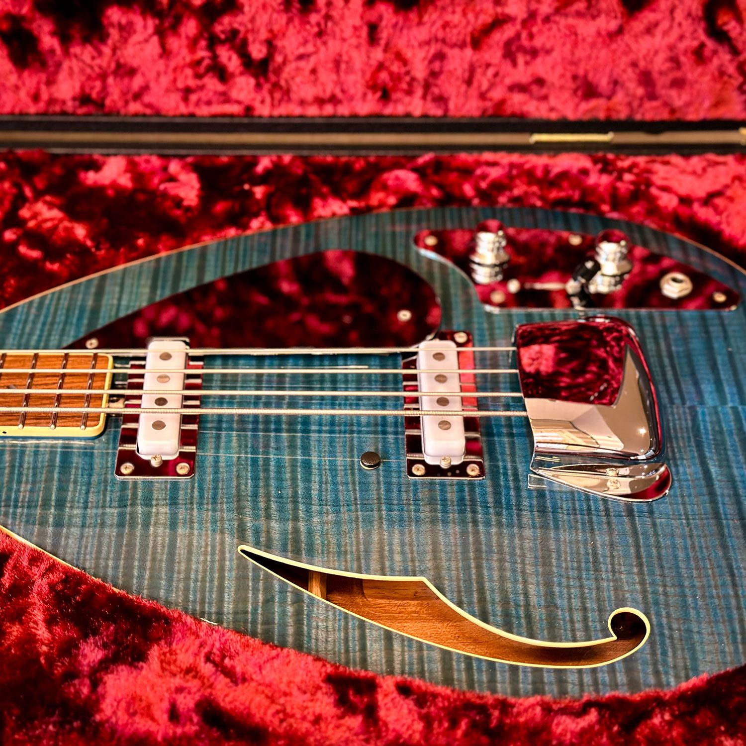 2008 Vox Japan VBW-2500 in case