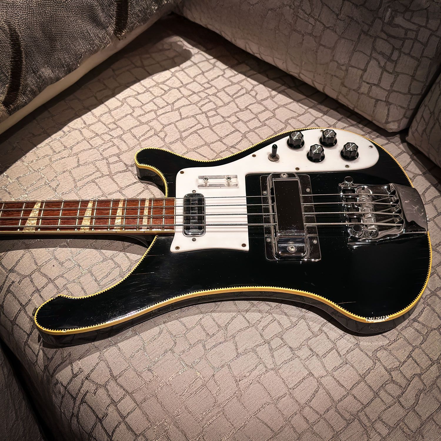 1972 Rickenbacker 4001 side